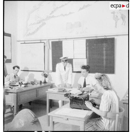 Bureau des transmissions de l'école de Fez.