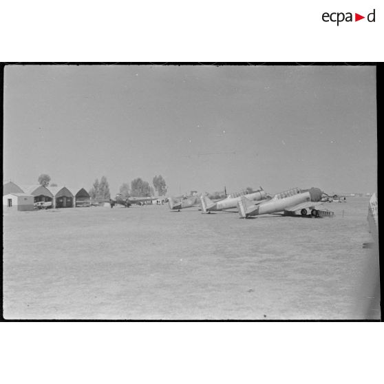 Base aérienne de Casbah Tadla, patrouille et bombardier sur le point de décoller.