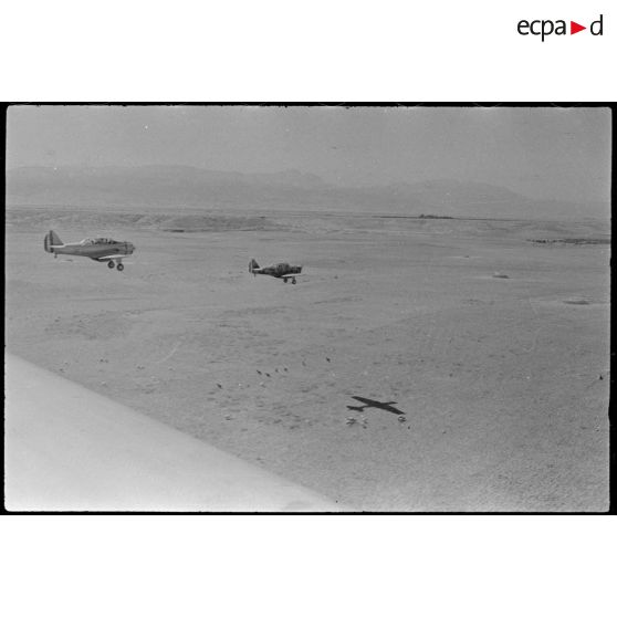 Décollage d'une patrouille de North pour survoler la base de Casbah Tadla.