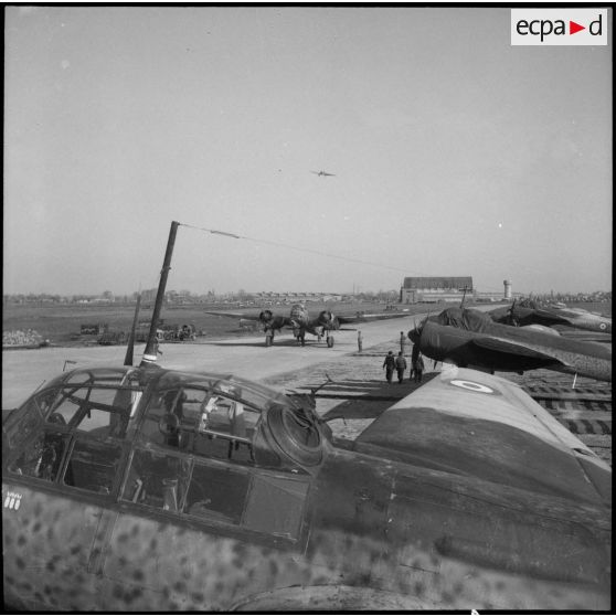 Junkers Ju-88 au décollage et alignés à l'arrêt.