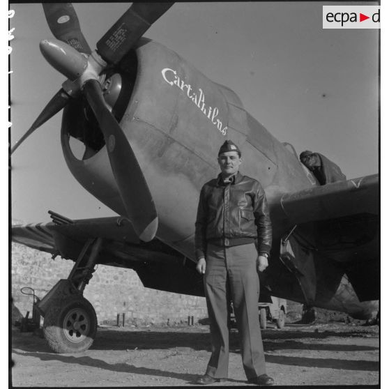 Pilote devant P-47.