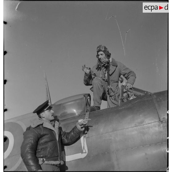 Pilote et son mécanicien.