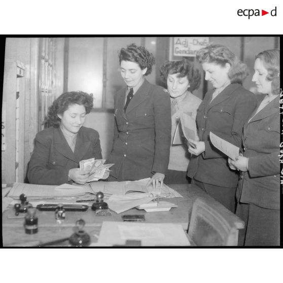 La solde, au centre des forces féminines de l'Air à l'arrière-front.