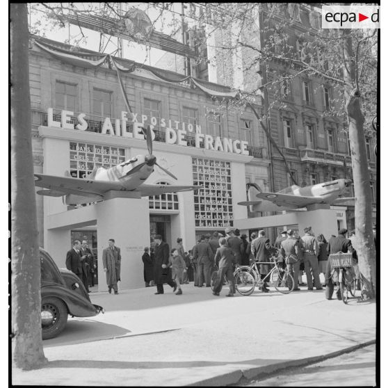 Vue extérieure de l'exposition "les Ailes de France".