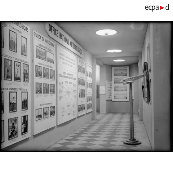 Le stand consacré à l'Office national météorologique, dans la salle annexe de l'exposition, consacrée à l'aviation civile.