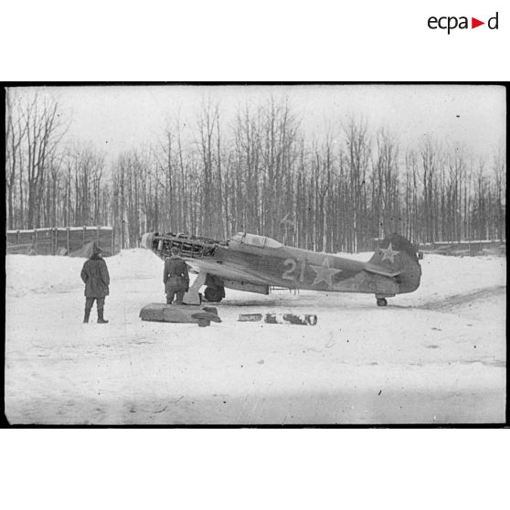 Un Yak-9 en réparation.