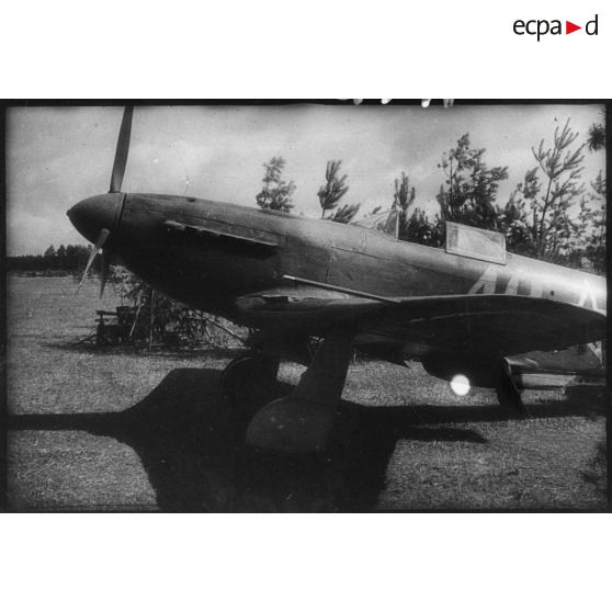 Un pilote de chasse du Normandie Niémen aux commandes d'un Yakovlev Yak-9.