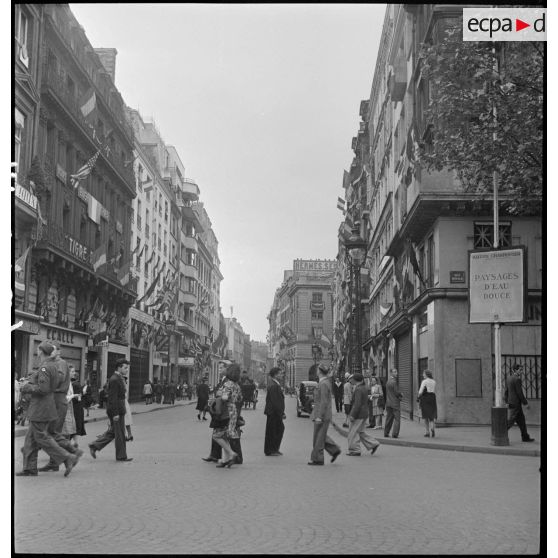 Paris, le lendemain de la victoire des Alliés.