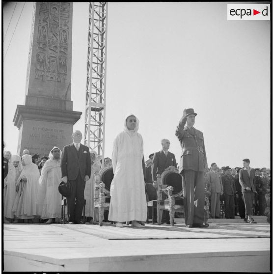 Le général de Gaulle et le sultan de l'Empire chérifien.