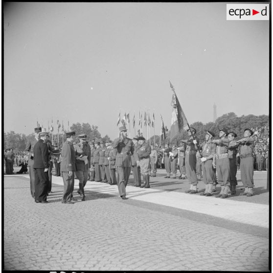 Salut au drapeau.