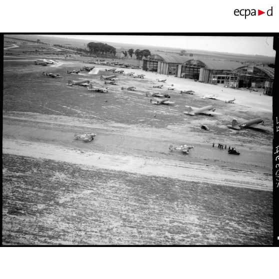 Arrivée du régiment de chasse Normandie-Niémen sur l'aéroport du Bourget.