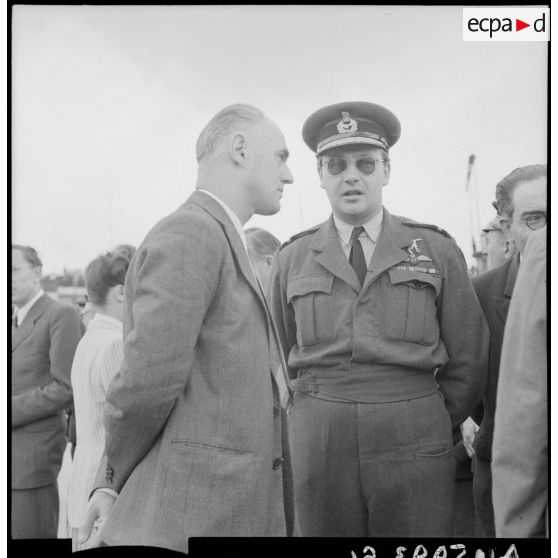 Charles Tillon, ministre de l'Air, sur l'aéroport du Bourget.