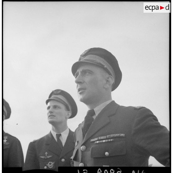 Arrivée du régiment de chasse Normandie-Niémen sur l'aéroport du Bourget.