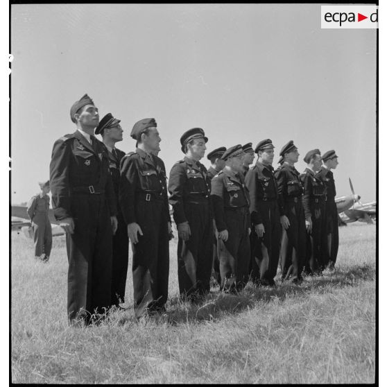 Pilotes du régiment de chasse Normandie-Niémen à Stuttgart.