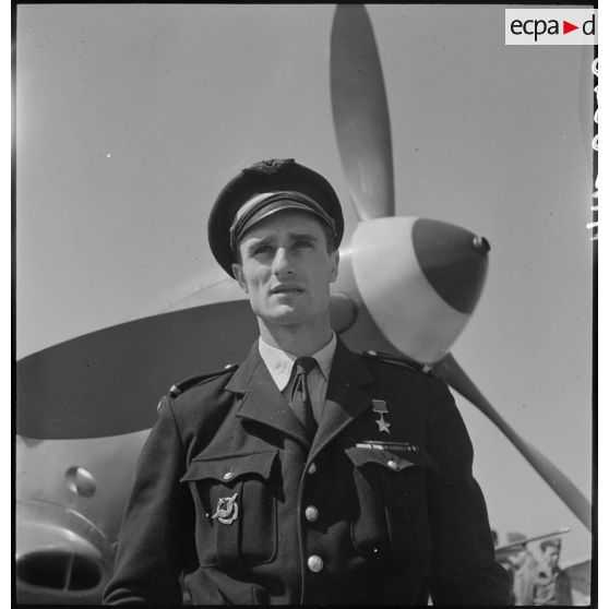 Portrait du sous-lieutenant Jacques André, as du régiment de chasse Normandie-Niémen à Stuttgart.