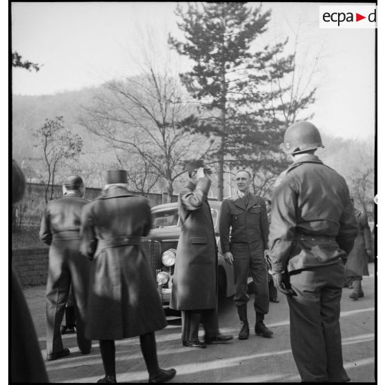 Visite du général de Gaulle sur le front des Vosges.