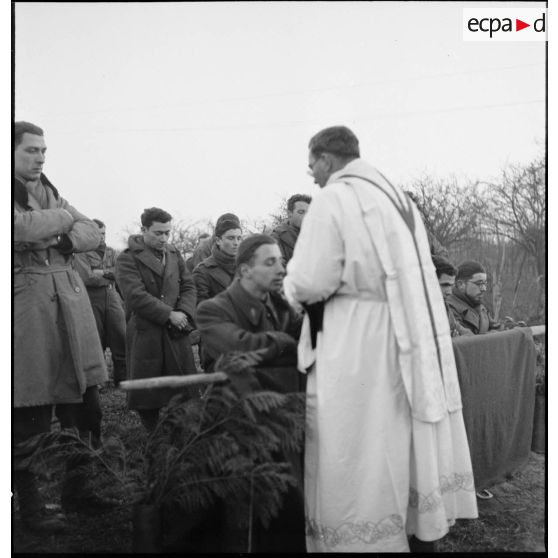 Communion lors de la messe de Noël.