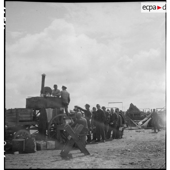 Camp de prisonniers de la Wehrmacht capturés lors des combats pour la libération de la poche de Lorient et de la capitulation de la garnison allemande.