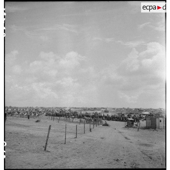 Camp de prisonniers de la Wehrmacht capturés lors des combats pour la libération de la poche de Lorient et de la capitulation de la garnison allemande.