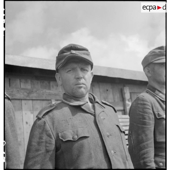 Soldats de la Wehrmacht capturés lors des combats pour la libération de la poche de Lorient et de la capitutation de la garnison allemande.