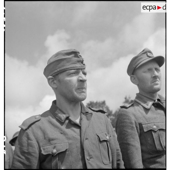 Soldats de la Wehrmacht capturés lors des combats pour la libération de la poche de Lorient et de la capitutation de la garnison allemande.