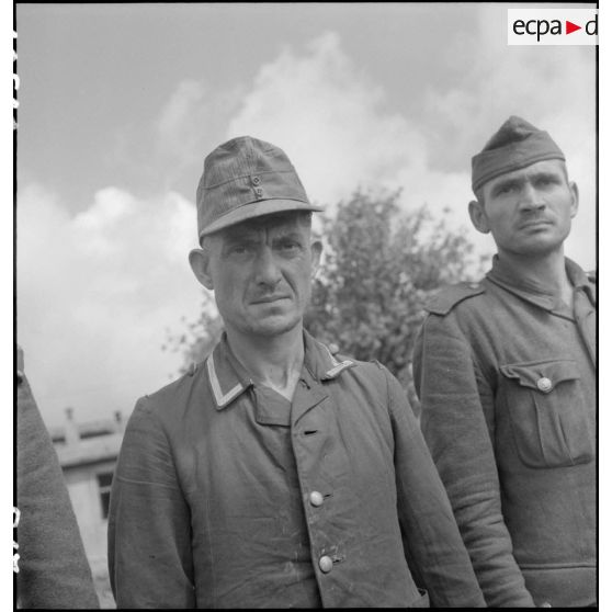 Soldats de la Wehrmacht capturés lors des combats pour la libération de la poche de Lorient et de la capitutation de la garnison allemande.