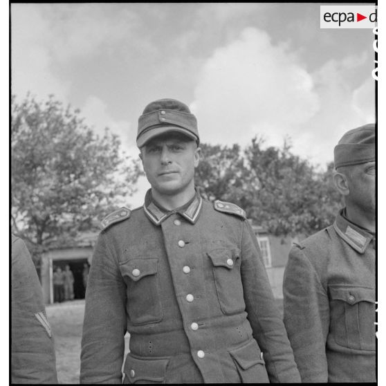 Sous-officier de la Wehrmacht capturé lors des combats pour la libération de la poche de Lorient et de la capitutation de la garnison allemande.