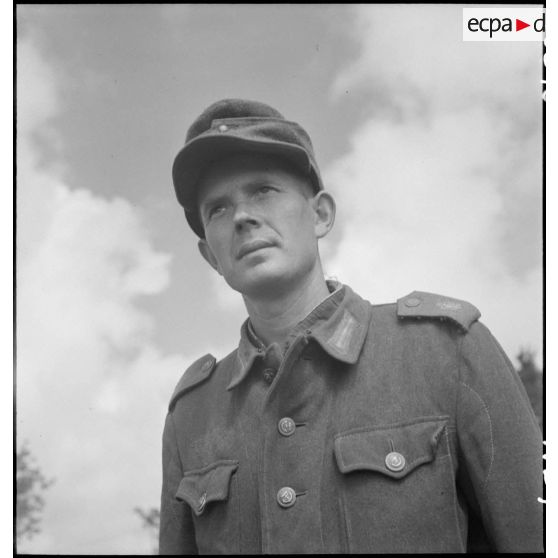 Soldat de la Wehrmacht capturé lors des combats pour la libération de la poche de Lorient et de la capitutation de la garnison allemande.