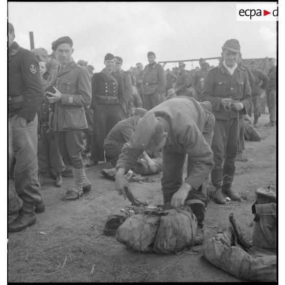 Camp de prisonniers de la Wehrmacht capturés lors des combats pour la libération de la poche de Lorient et de la capitulation de la garnison allemande.