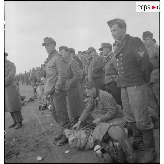 Camp de prisonniers de la Wehrmacht capturés lors des combats pour la libération de la poche de Lorient et de la capitulation de la garnison allemande.