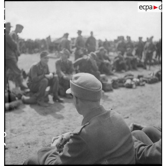 Camp de prisonniers de la Wehrmacht capturés lors des combats pour la libération de la poche de Lorient et de la capitulation de la garnison allemande.