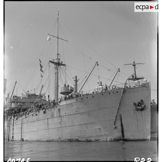 Depuis Odessa, des réfugiés, prisonniers de guerre et déportés des camps libérés par l'armée soviétique sont rapatriés par voie maritime jusqu'à Marseille.