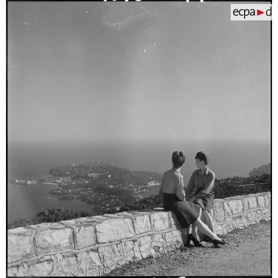 Personnels du Women's Army Corps (WAC) en permission sur la Côte d'Azur.