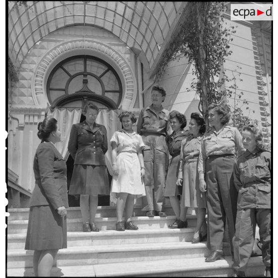 Personnels du Women's Army Corps (WAC) en permission sur la Côte d'Azur.