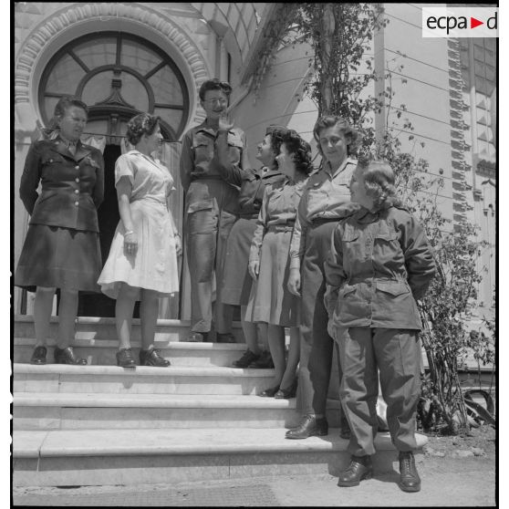 Personnels du Women's Army Corps (WAC) en permission sur la Côte d'Azur.