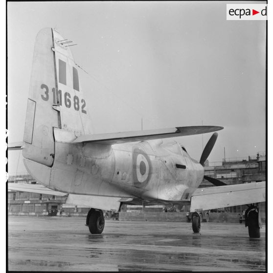 Présentation de l'avion de chasse américain Bell P-63 "Kingcobra".