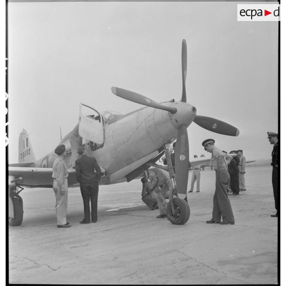 Présentation de l'avion de chasse américain Bell P-63 "Kingcobra" sur l'aéroport du Bourget.