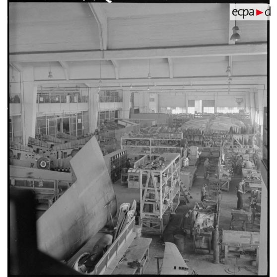 Montage avion 1943 à l'Atelier Industriel de l'Air à Maison Blanche.