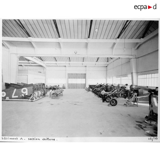 Montage avion 1939 à l'Atelier Industriel de l'Air à Maison Blanche.