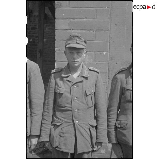 Soldats de la Wehrmacht capturés lors des combats pour la libération de la poche de Lorient et de la capitulation de la garnison allemande.