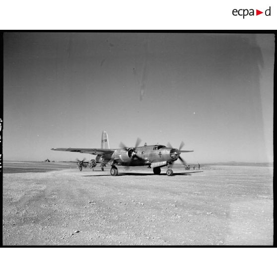 Les bombardiers B-26 Marauder se positionnent avant de décoller.