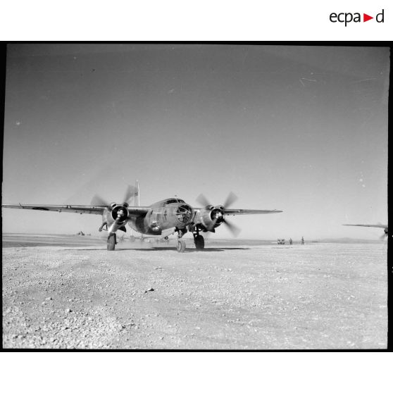 Les bombardiers B-26 Marauder se positionnent avant de décoller.