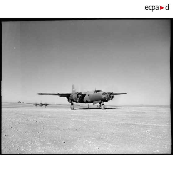 Les bombardiers B-26 Marauder se positionnent avant de décoller.