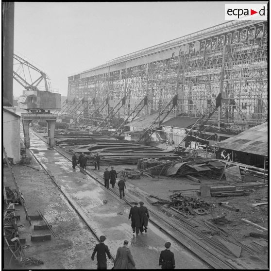 Visite de la cale de réparation du croiseur "De Grasse" à la base sous-marine de Keroman à Lorient.