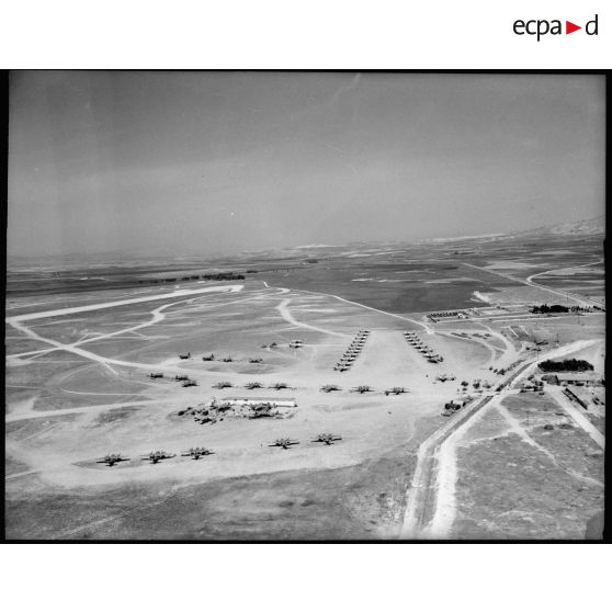 Vue aérienne du terrain d'entraînement du bombardement français à côté de Casablanca.