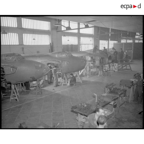 Châine de montage de bombardiers légers DH.98 "Mosquito".