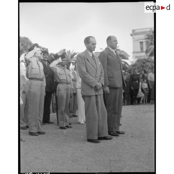 Cérémonie et discours au monument aux morts, square de la mairie à Ajaccio.