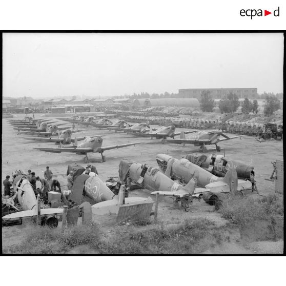 Chaîne de montage des avions sur le terrain d'aviation de Blida en Algérie.