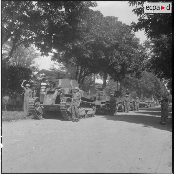 Chars légers japonais récupérés par les troupes françaises à Phnom-Penh.