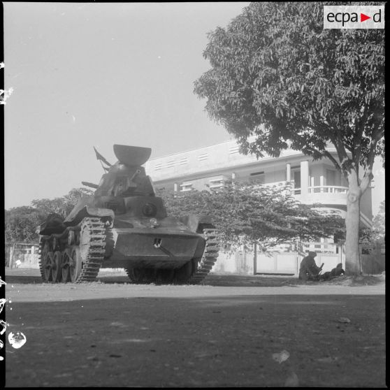 Char japonais récupéré par les troupes françaises à Phnom-Penh.